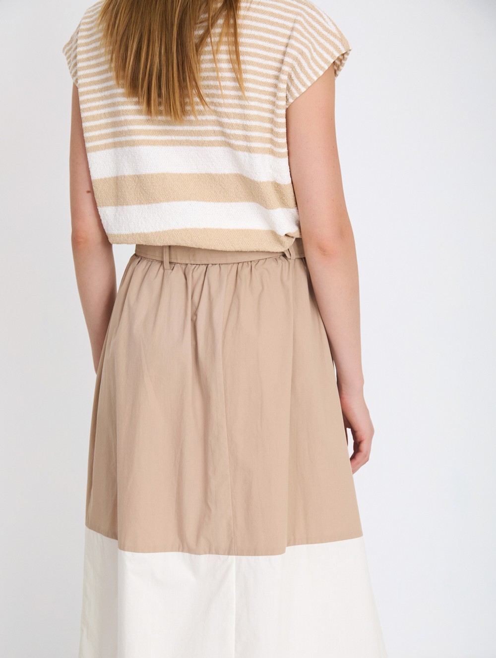 Bicolor skirt with belt