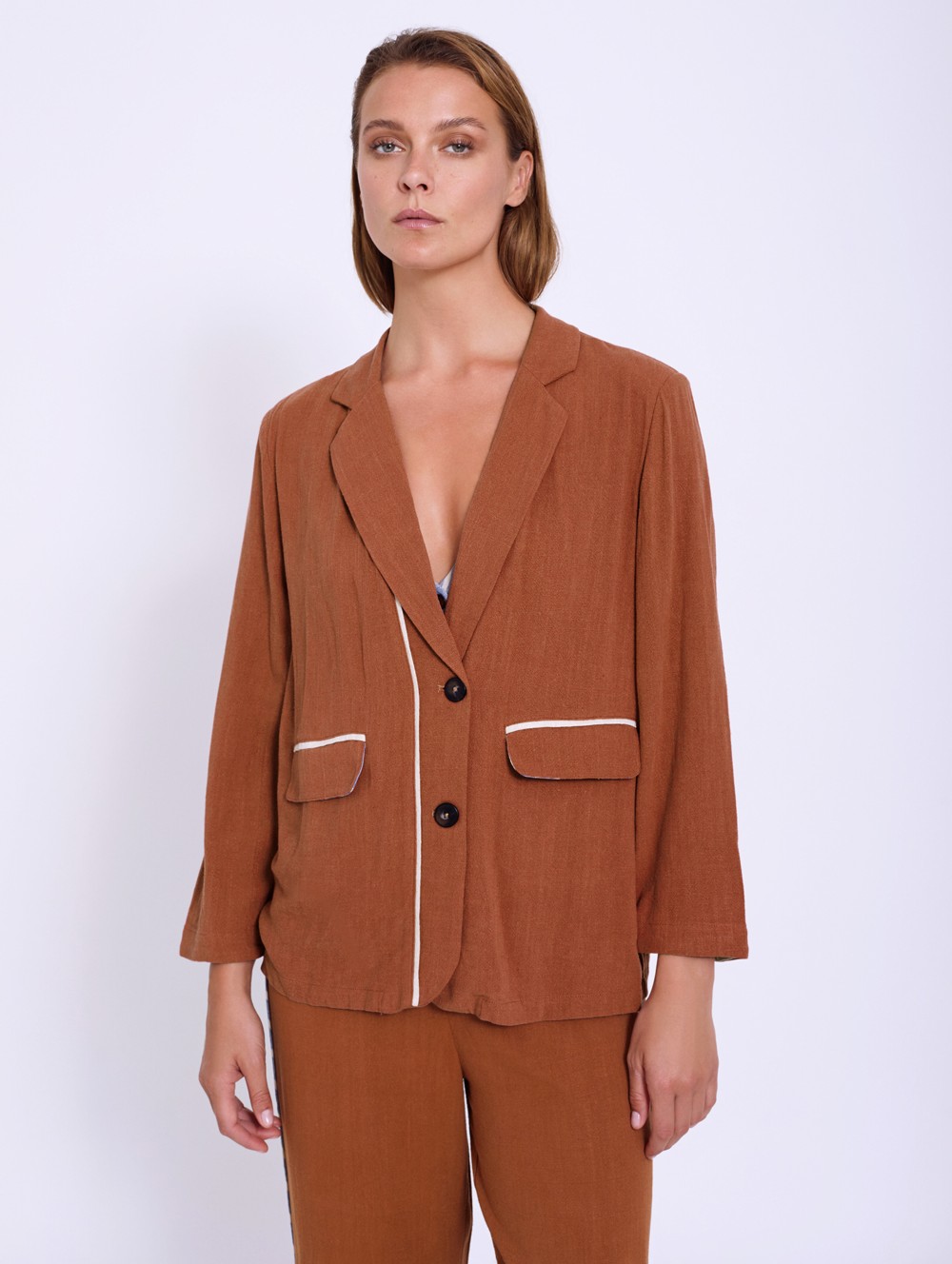 Blazer con detalle de pipings 1