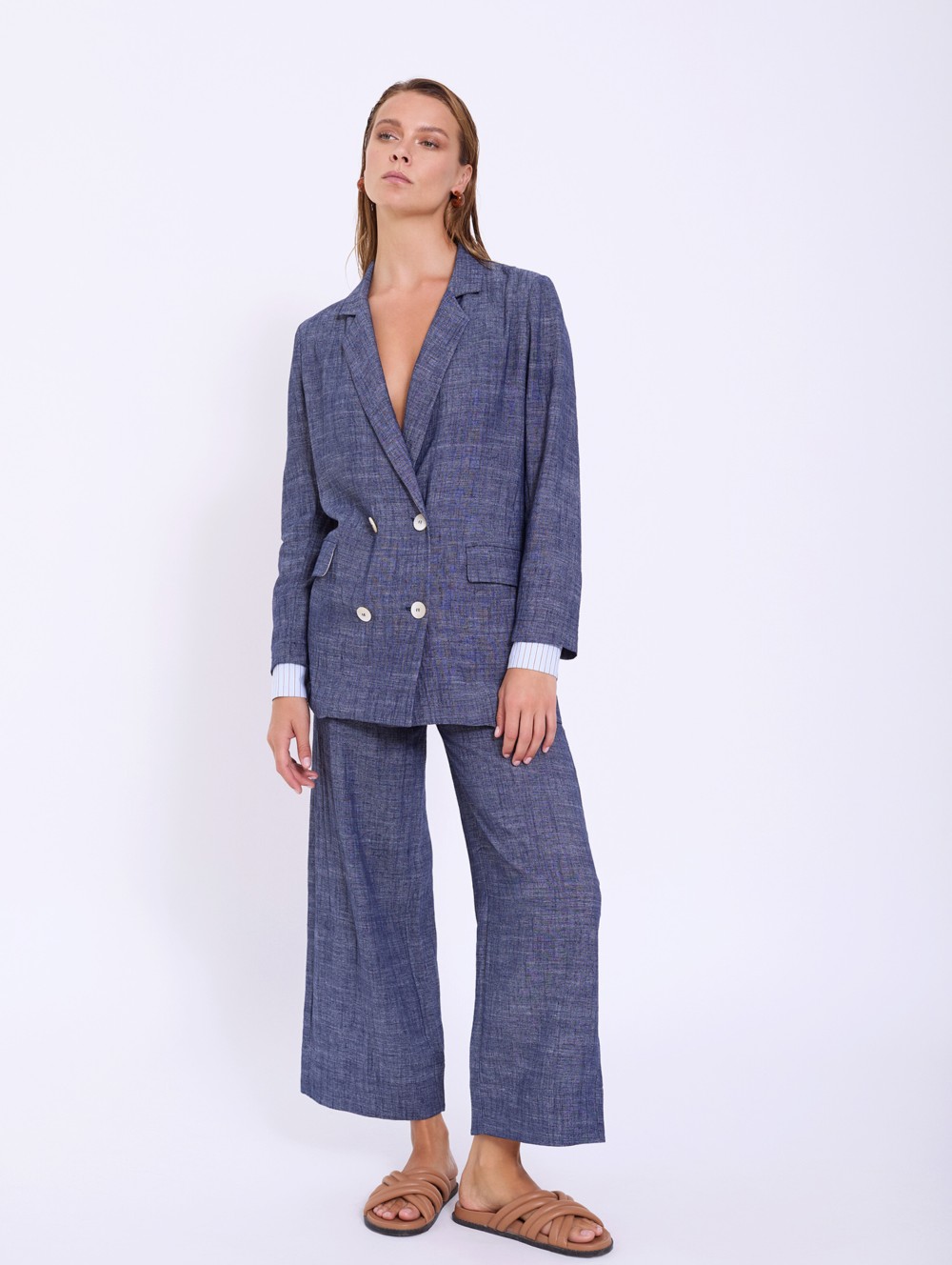 Blazer lino con detalle en puño 5