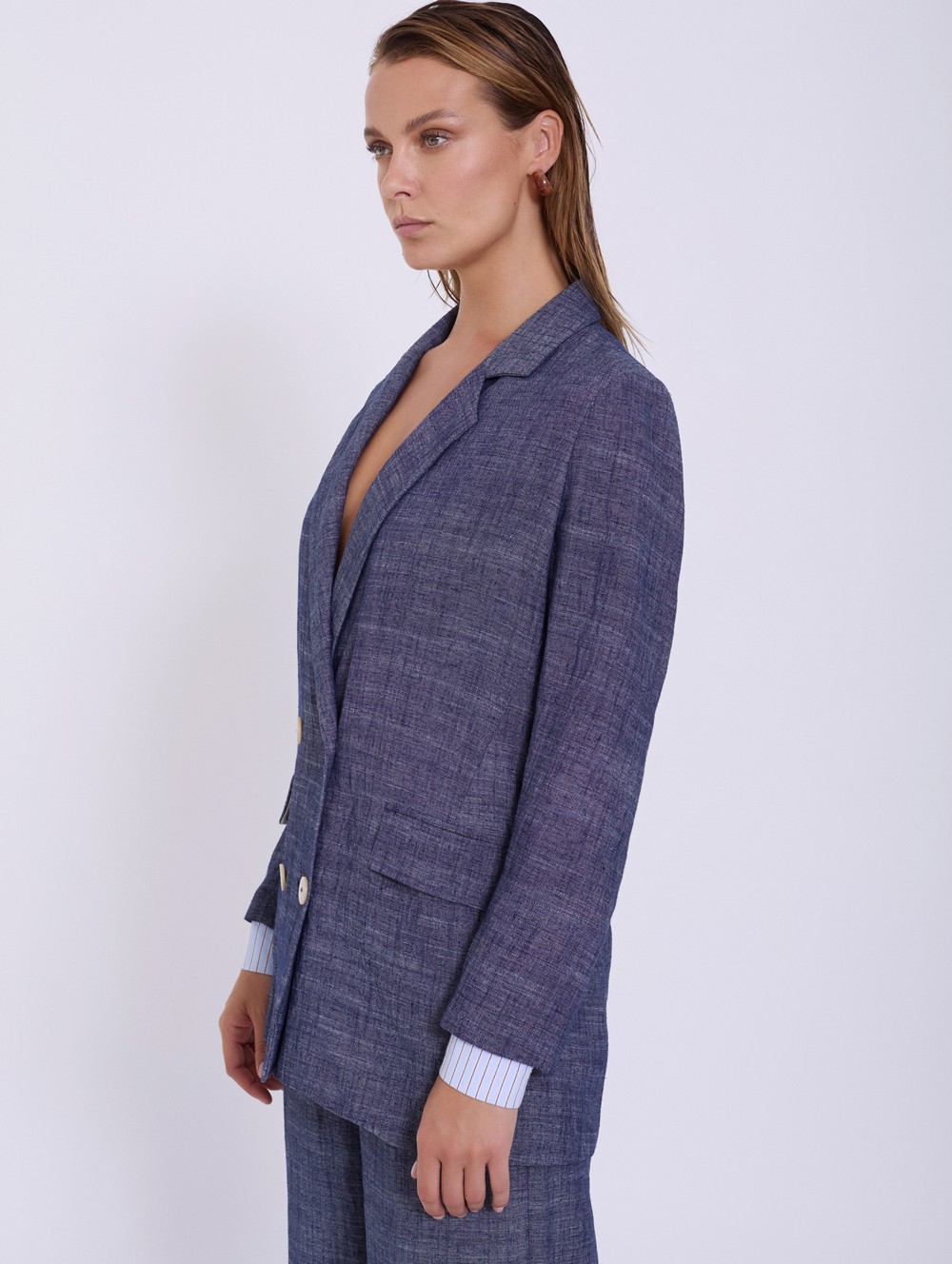 Blazer lino con detalle en puño 6