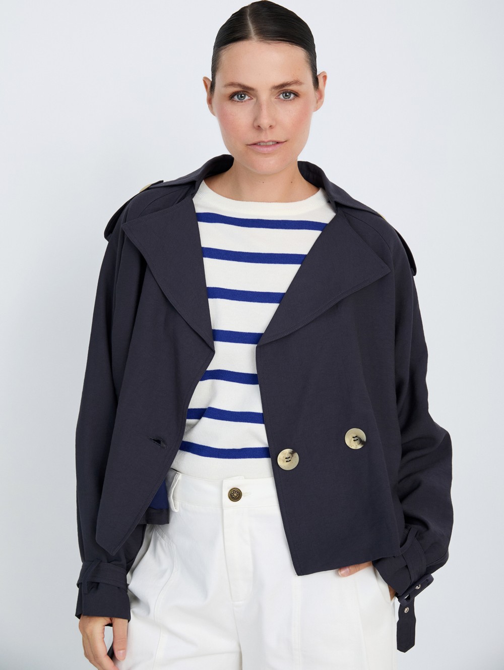 Short double-breasted trench