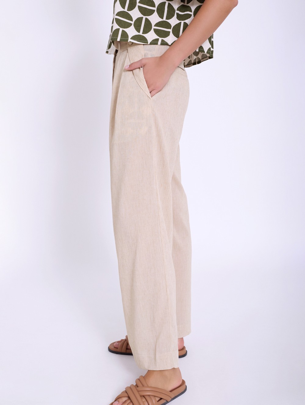 Pantalón lino con pliegues 2