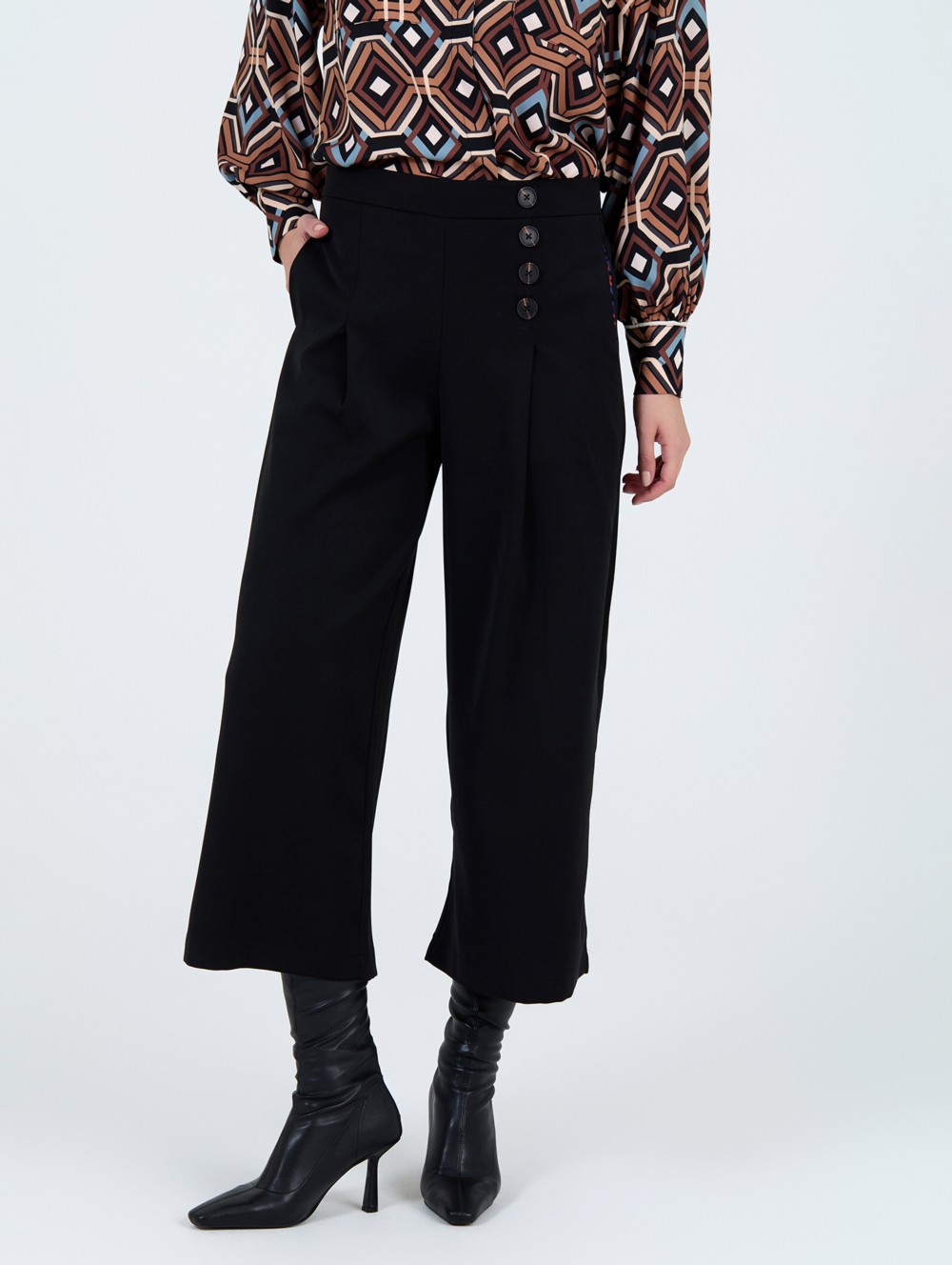 Pantalon large avec boutons 2