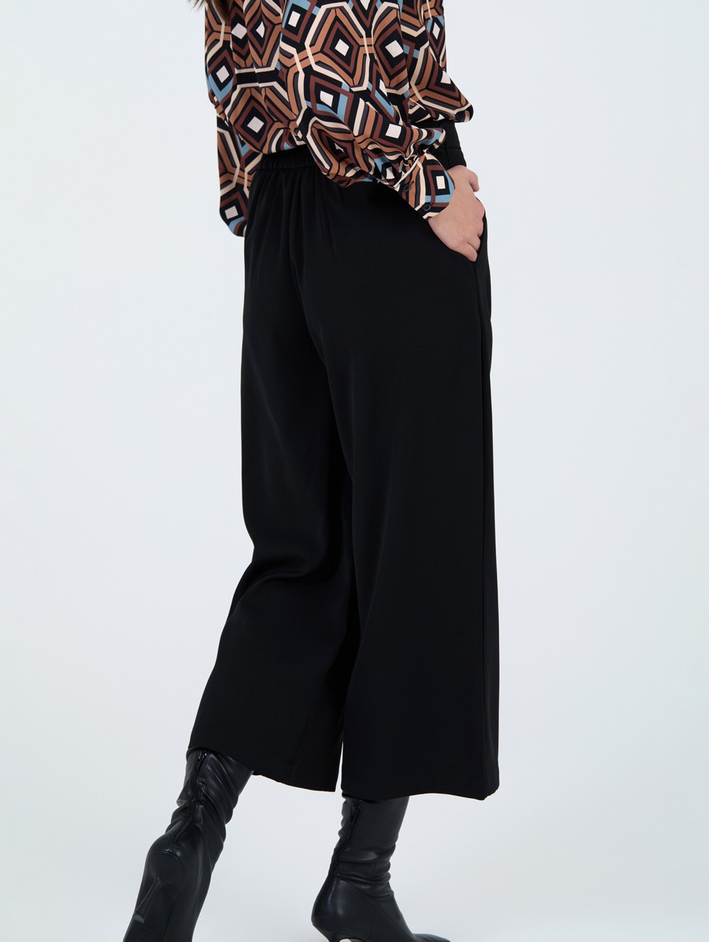 Pantalon large avec boutons 6