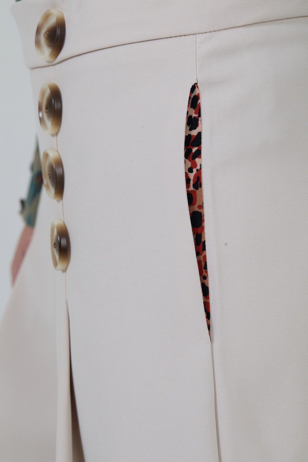 Wide buttoned trousers 2