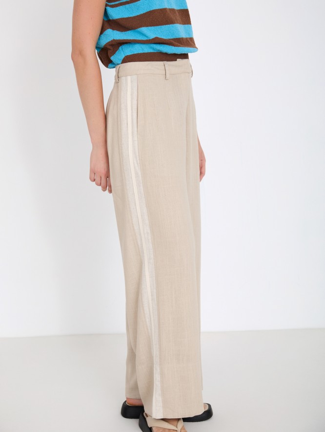 Linen trousers with contrast detail