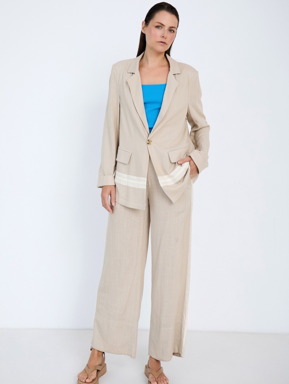 Linen trousers with contrast detail 3