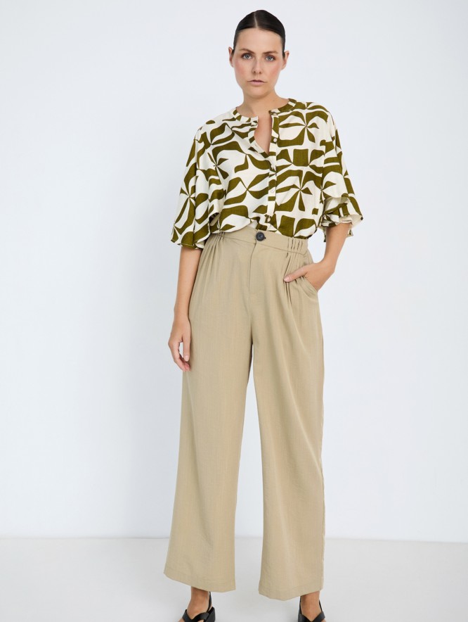 Flowing pleated trousers
