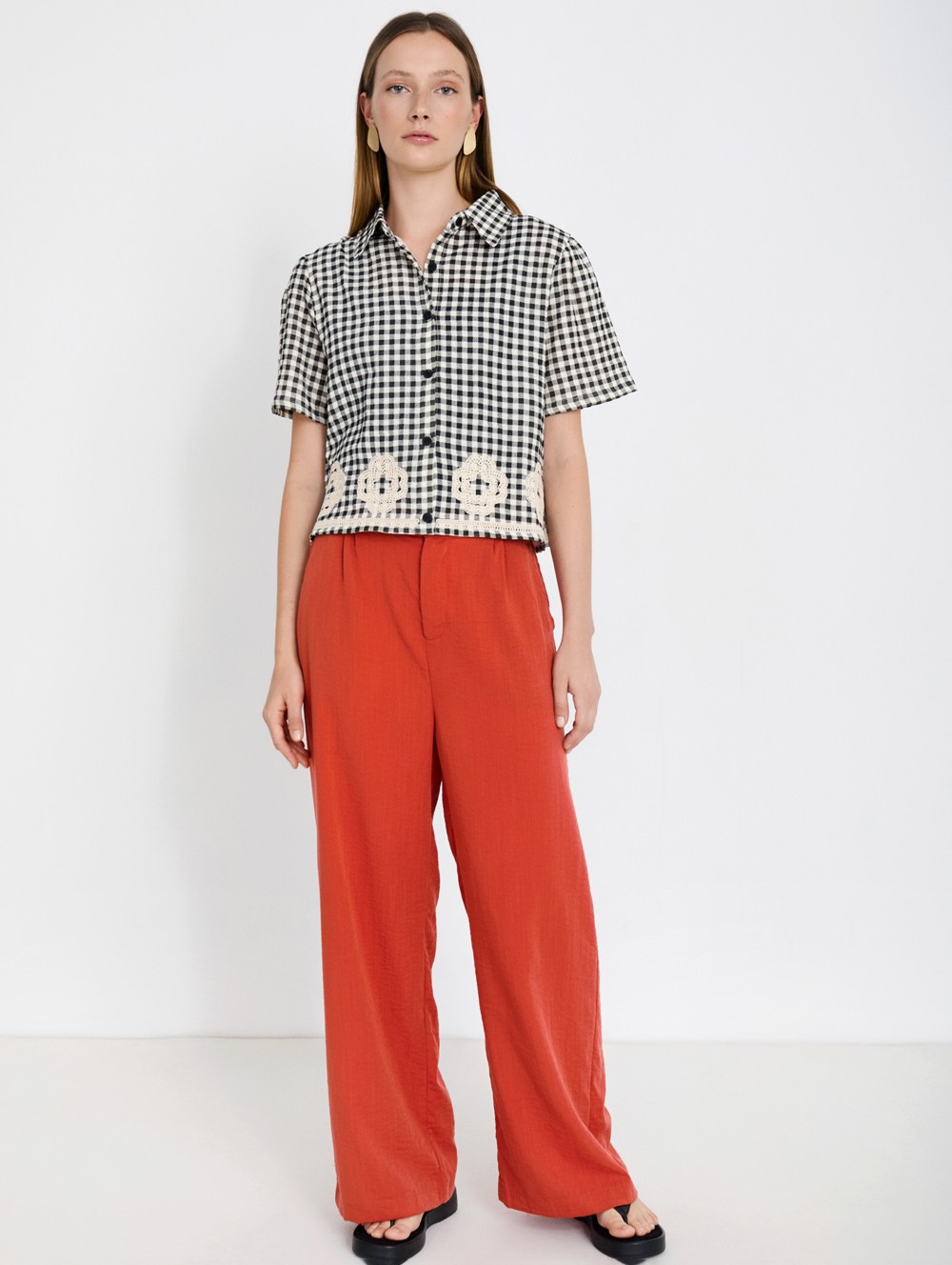 Flowing pleated trousers