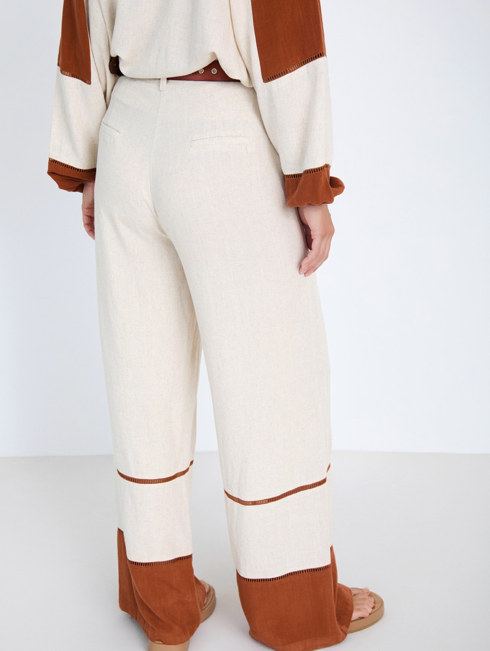 Trousers with contrast detail