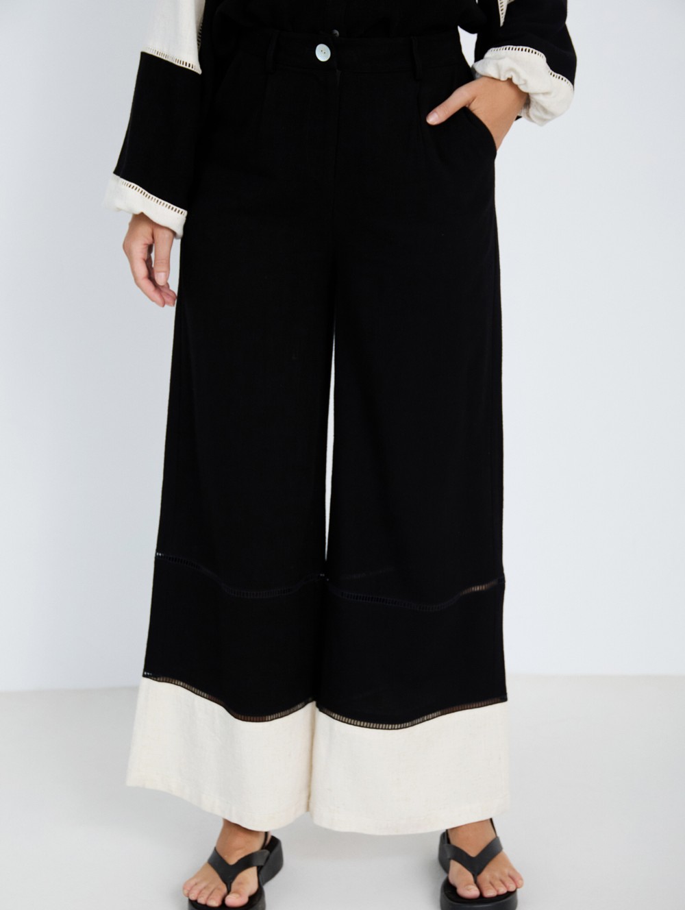 Trousers with contrast detail