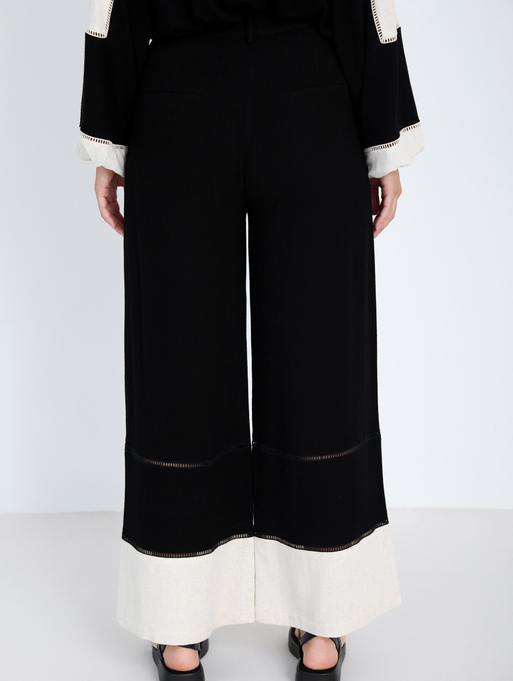 Trousers with contrast detail