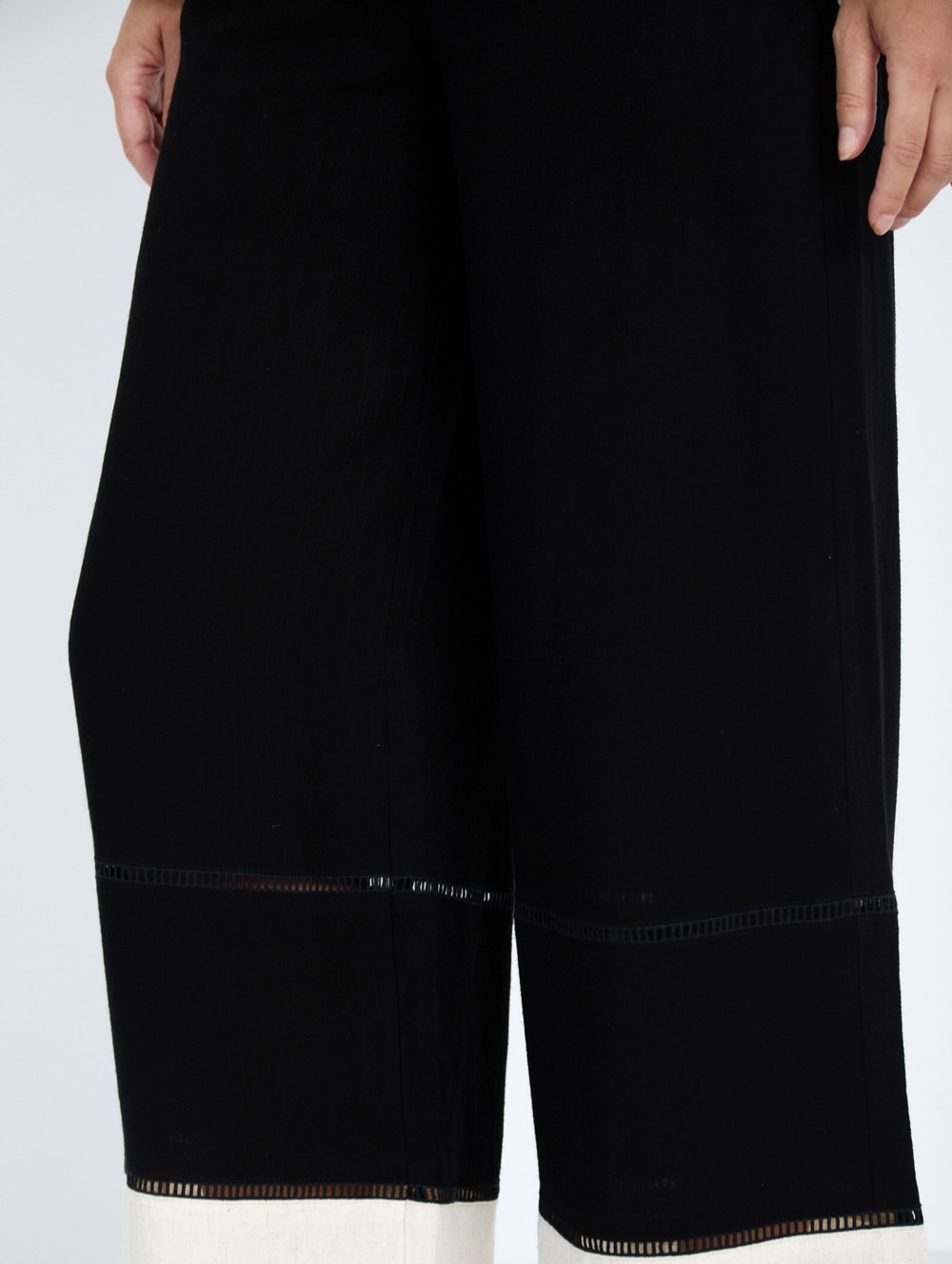 Trousers with contrast detail