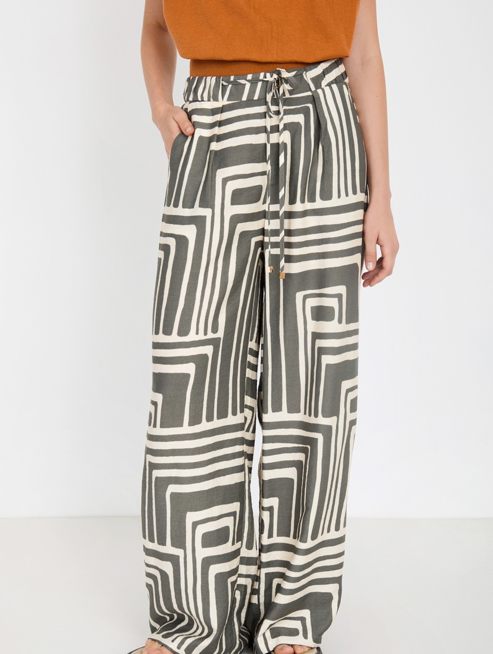 Graphic print trousers