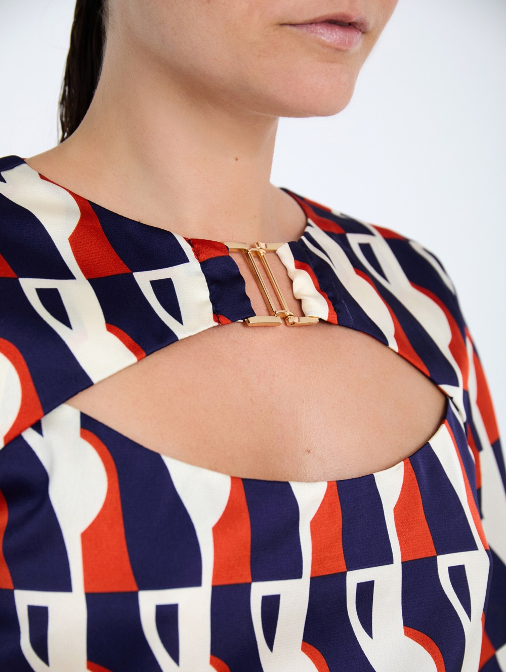 Blusa satinada abertura