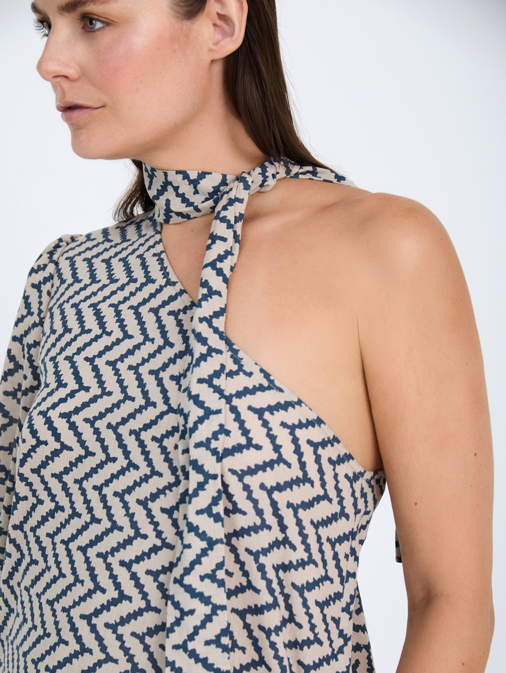 Asymmetric neckline dress 3