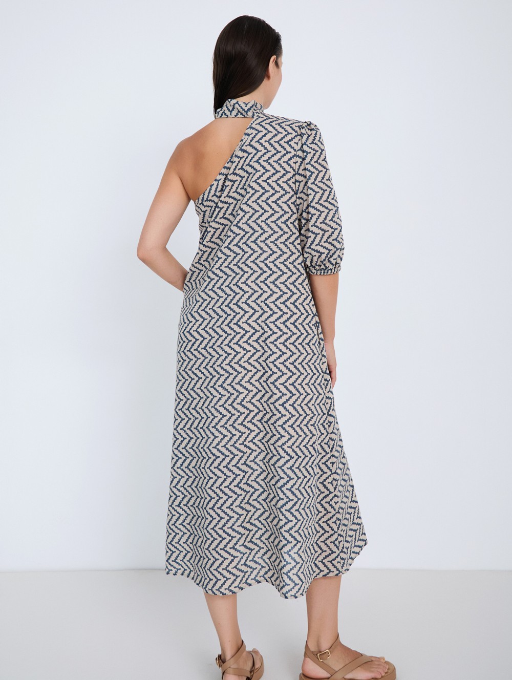 Asymmetric neckline dress 2