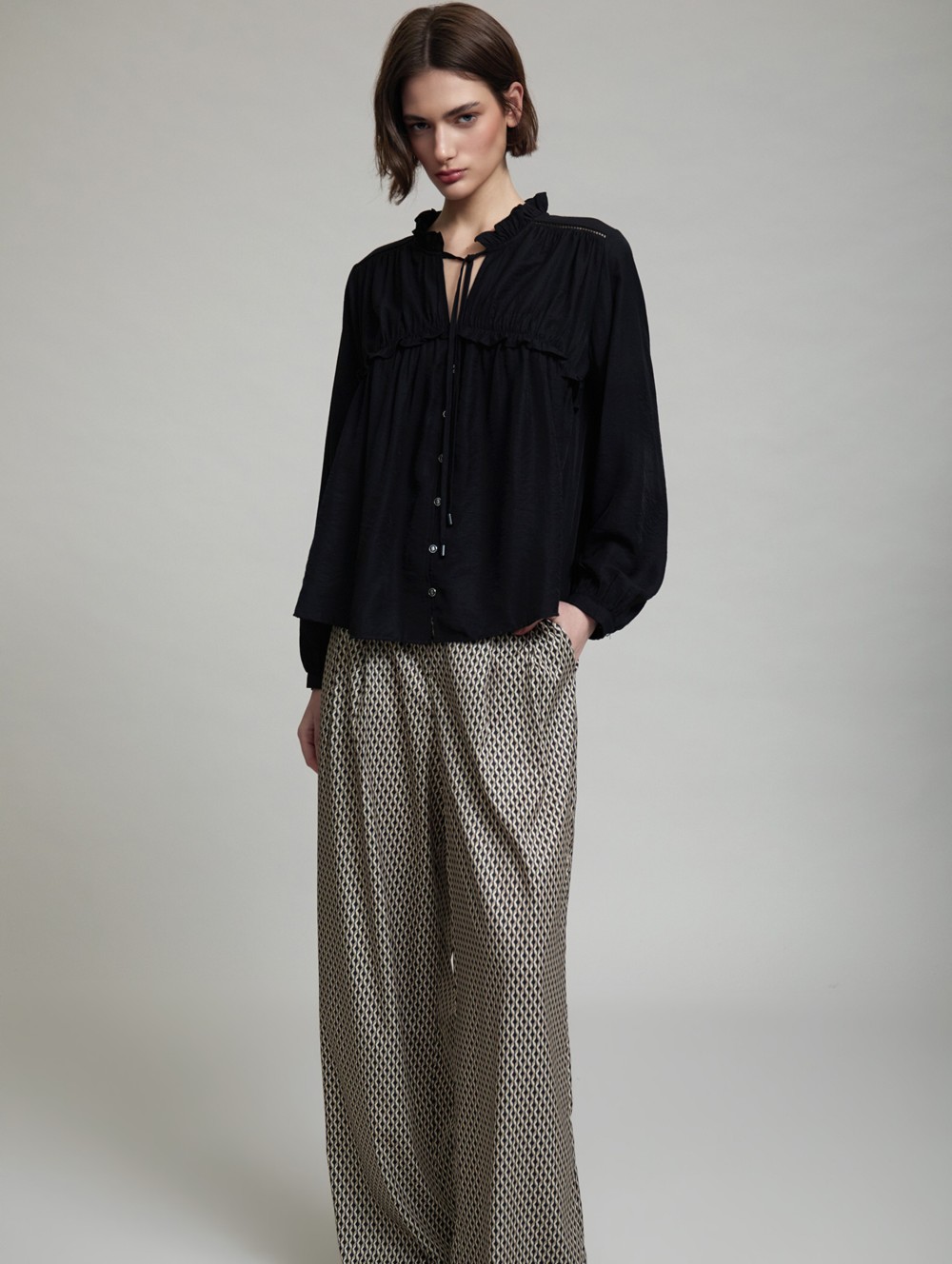 Fluid blouse with ruffles