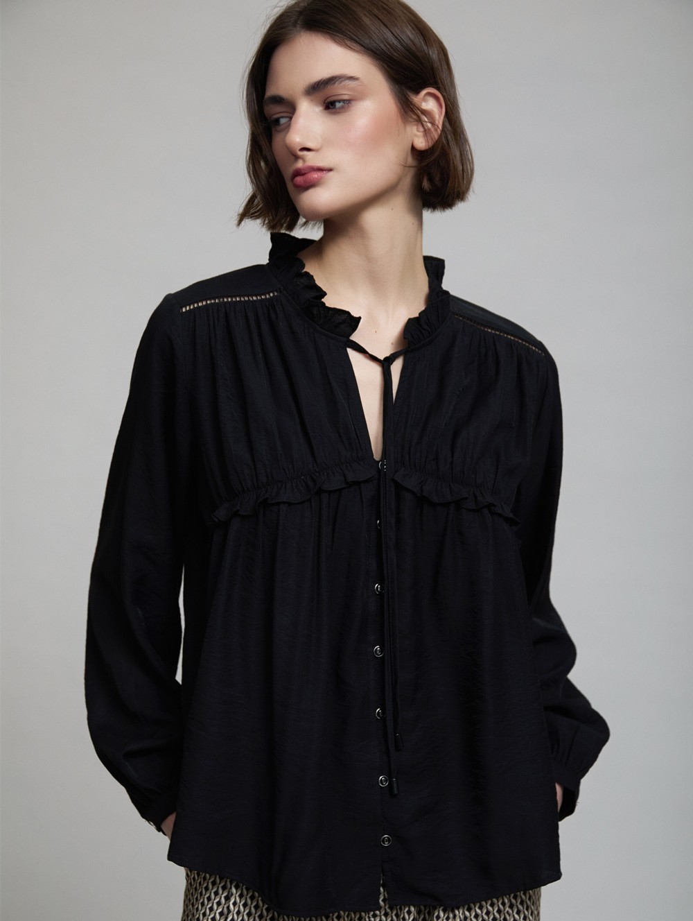 Fluid blouse with ruffles