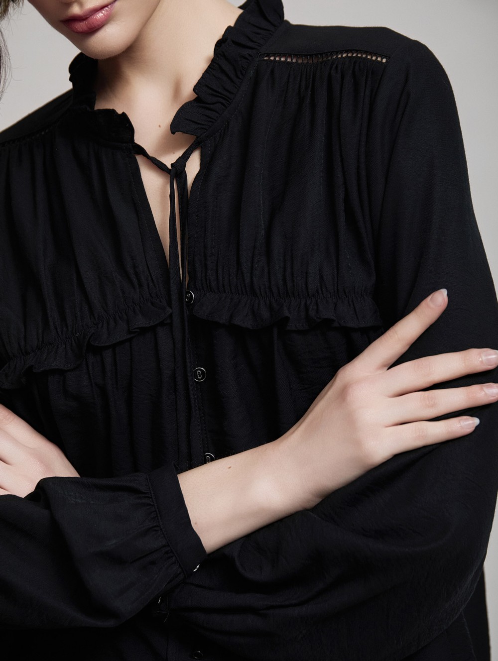 Fluid blouse with ruffles