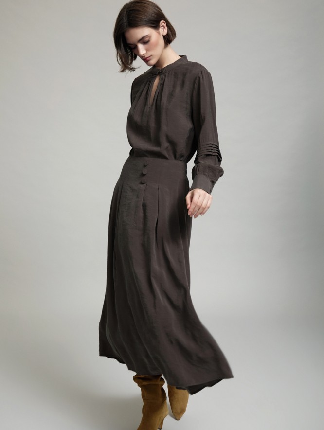 Midi skirt with covered buttons
