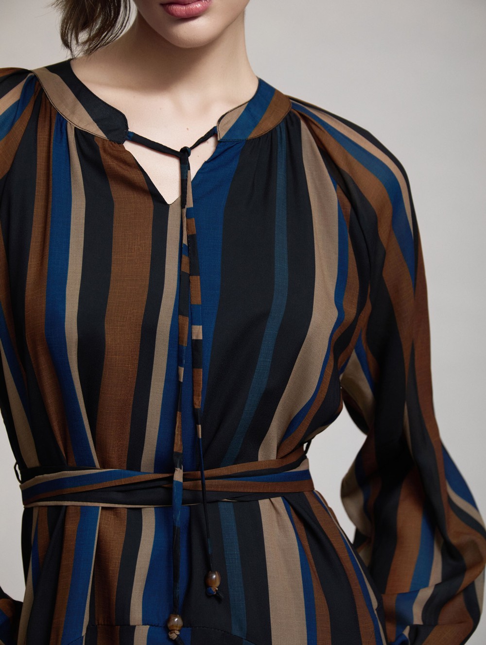 Multicolor striped tie-belt dress