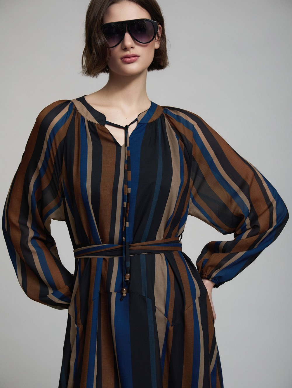 Multicolor striped tie-belt dress