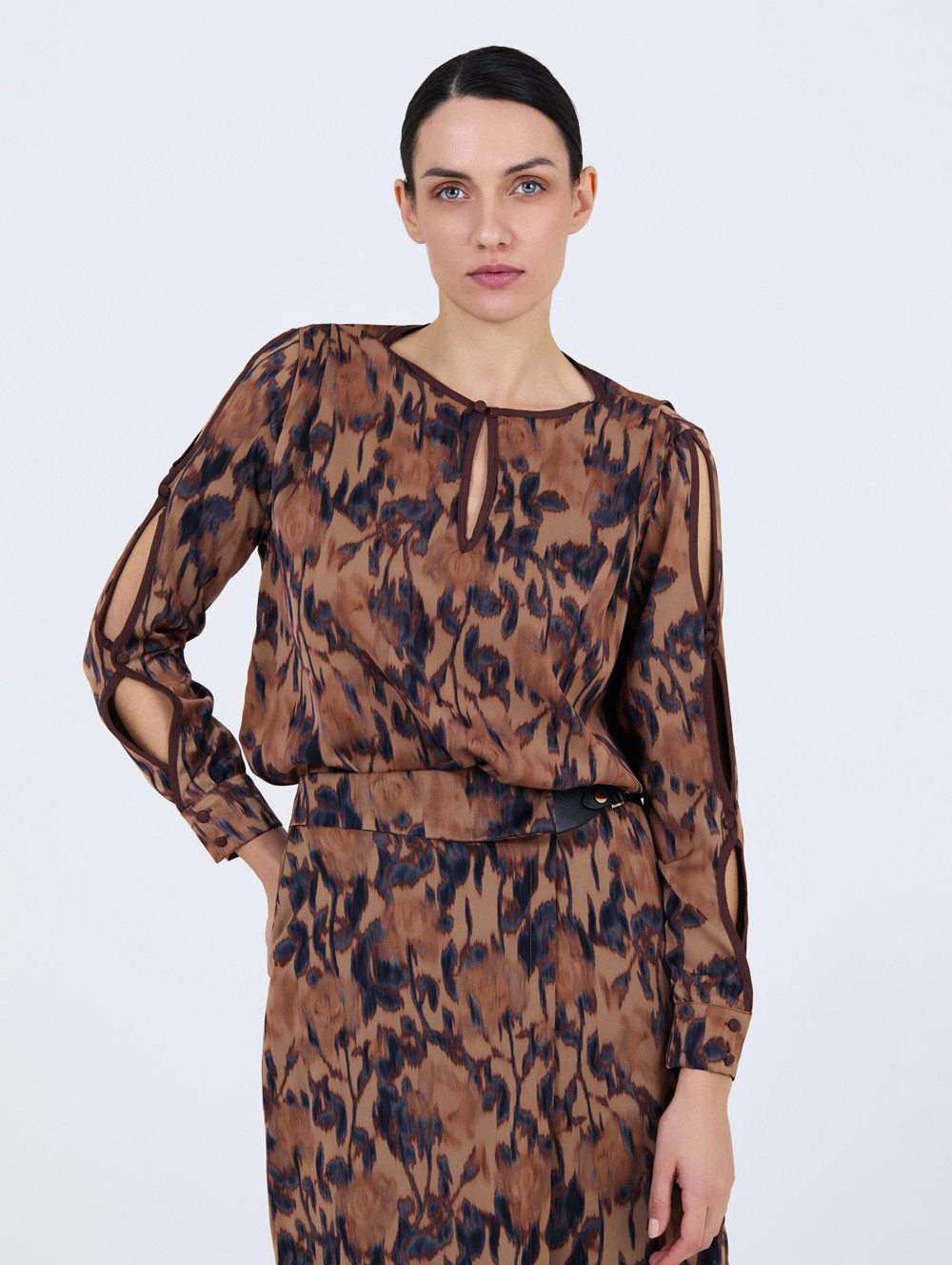 Blouse à manches fendues 1