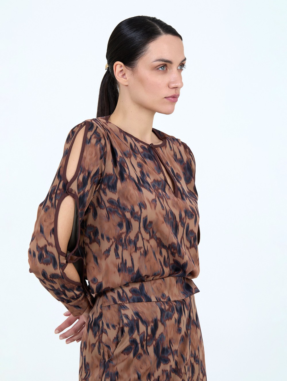 Blouse à manches fendues 2