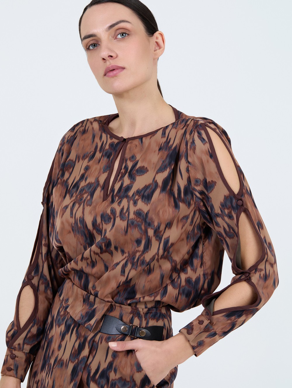 Blouse à manches fendues 5