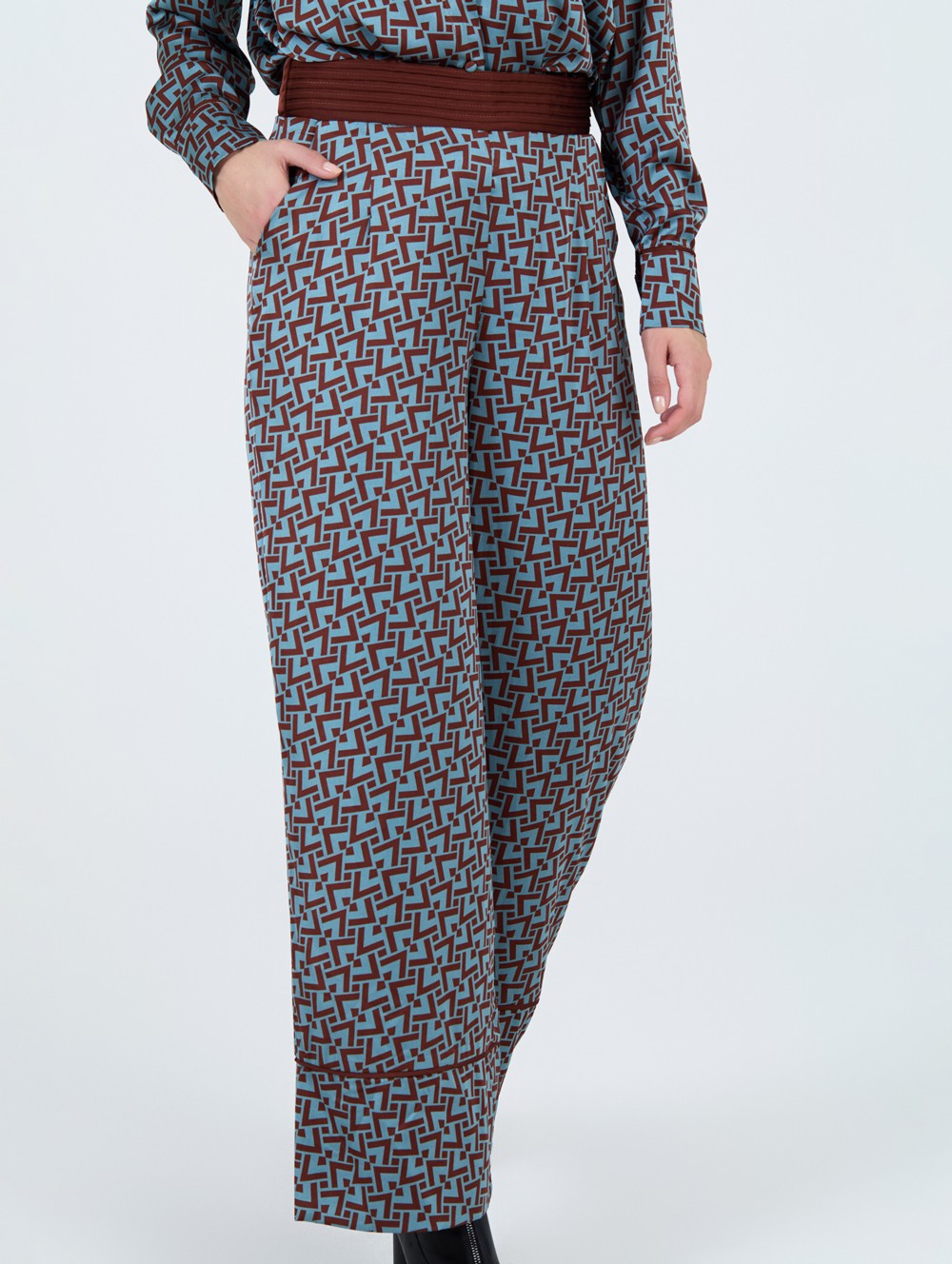Geometric print trousers 4