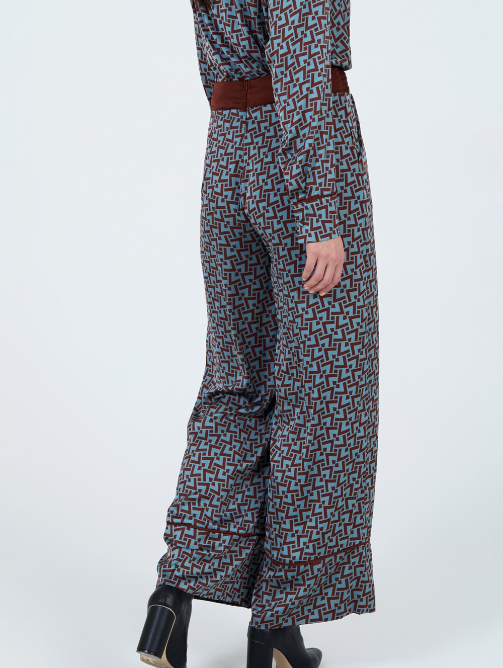 Geometric print trousers 5