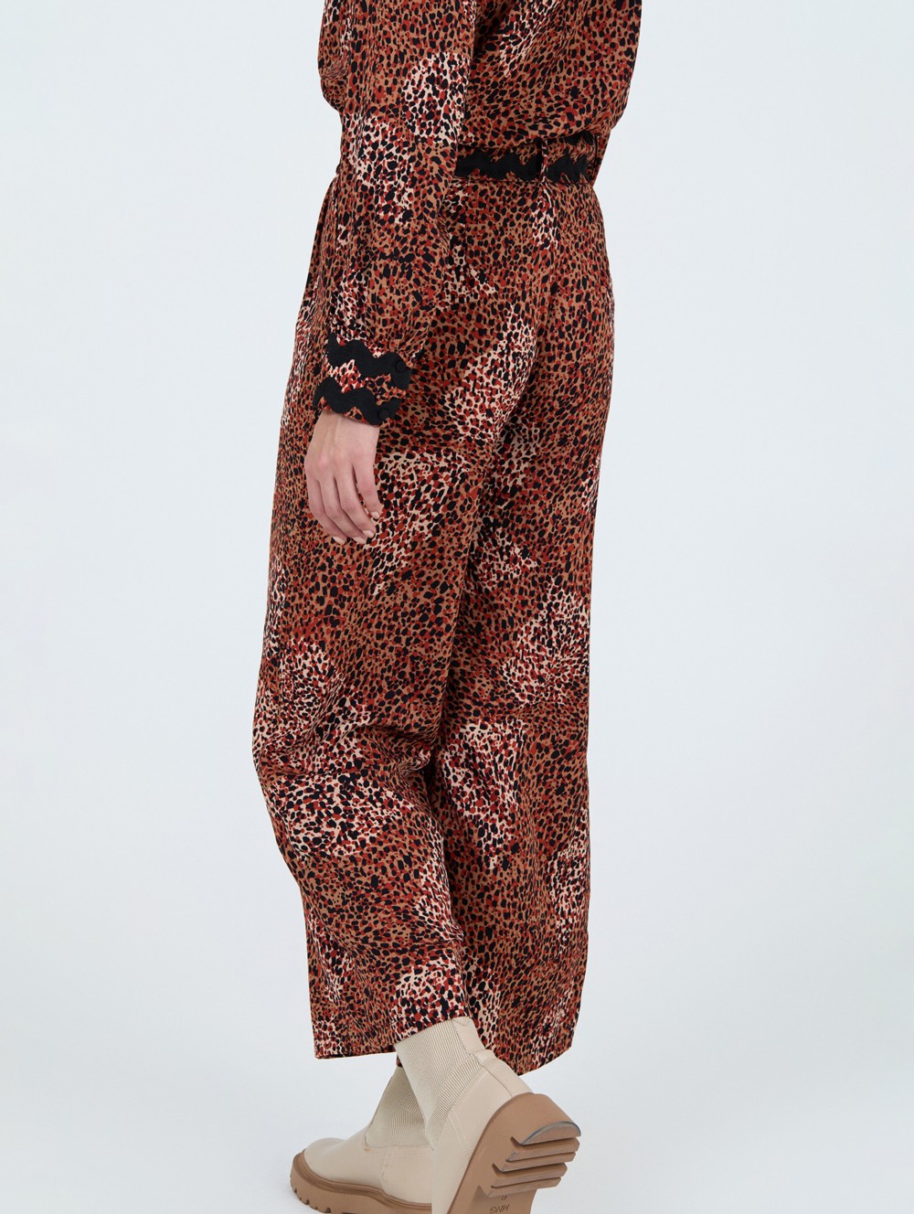 Pantalón animal print 4