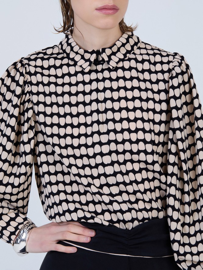 Blusa estampado topos