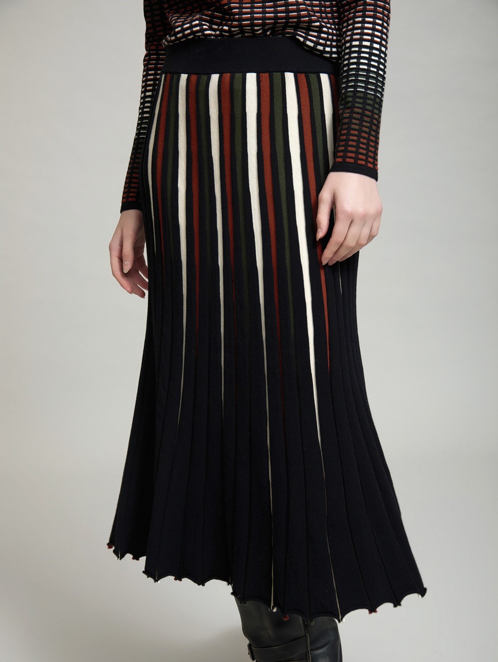 Vanisé Rib Midi Skirt
