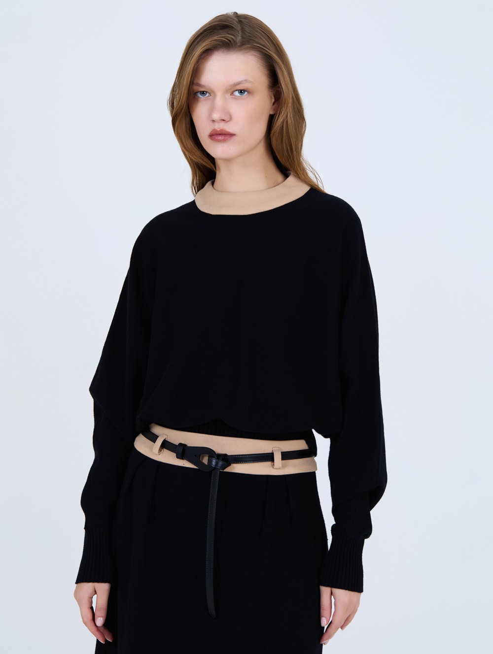 Contrasting bimaterial sweater