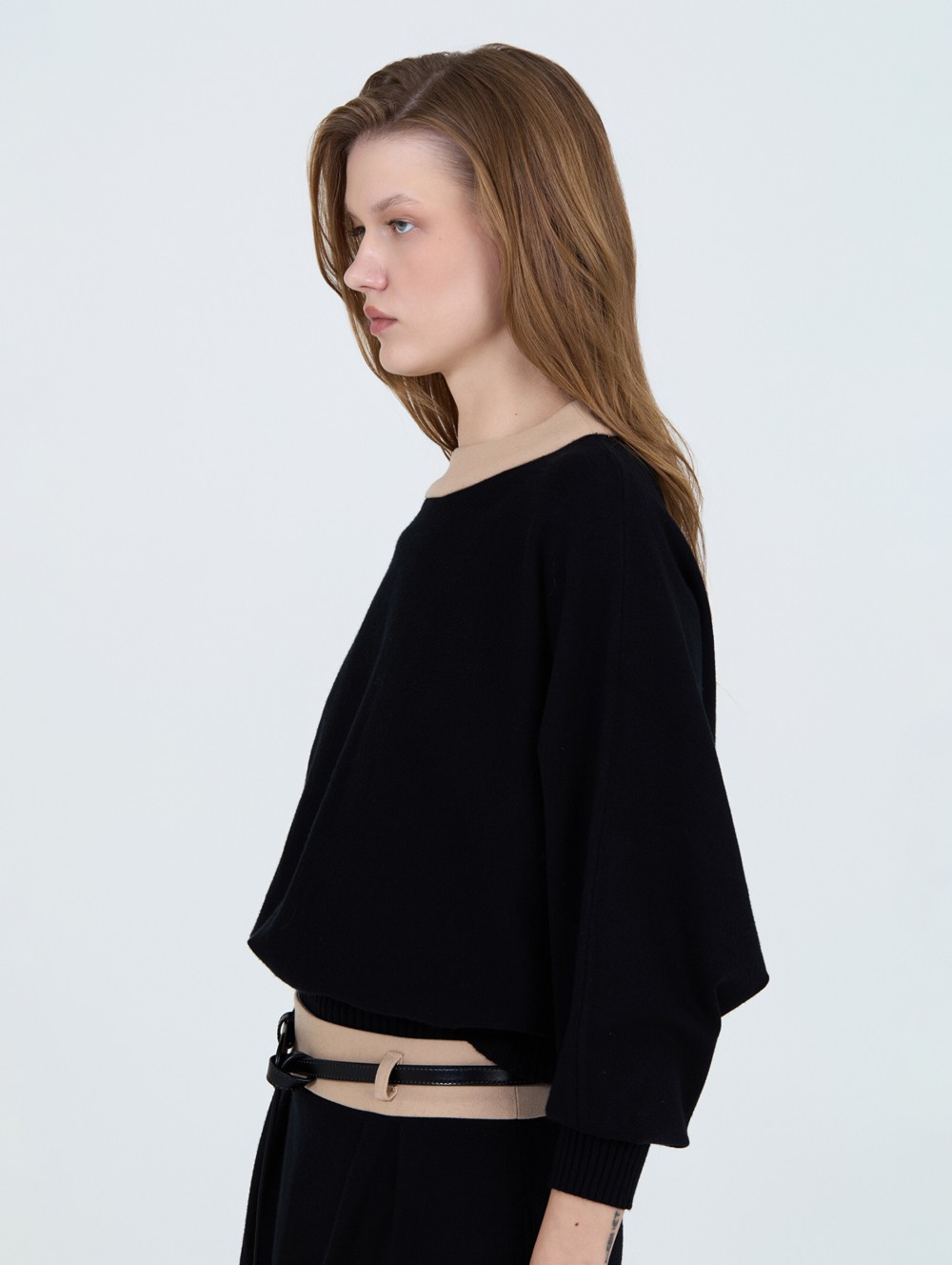 Contrasting bimaterial sweater 2