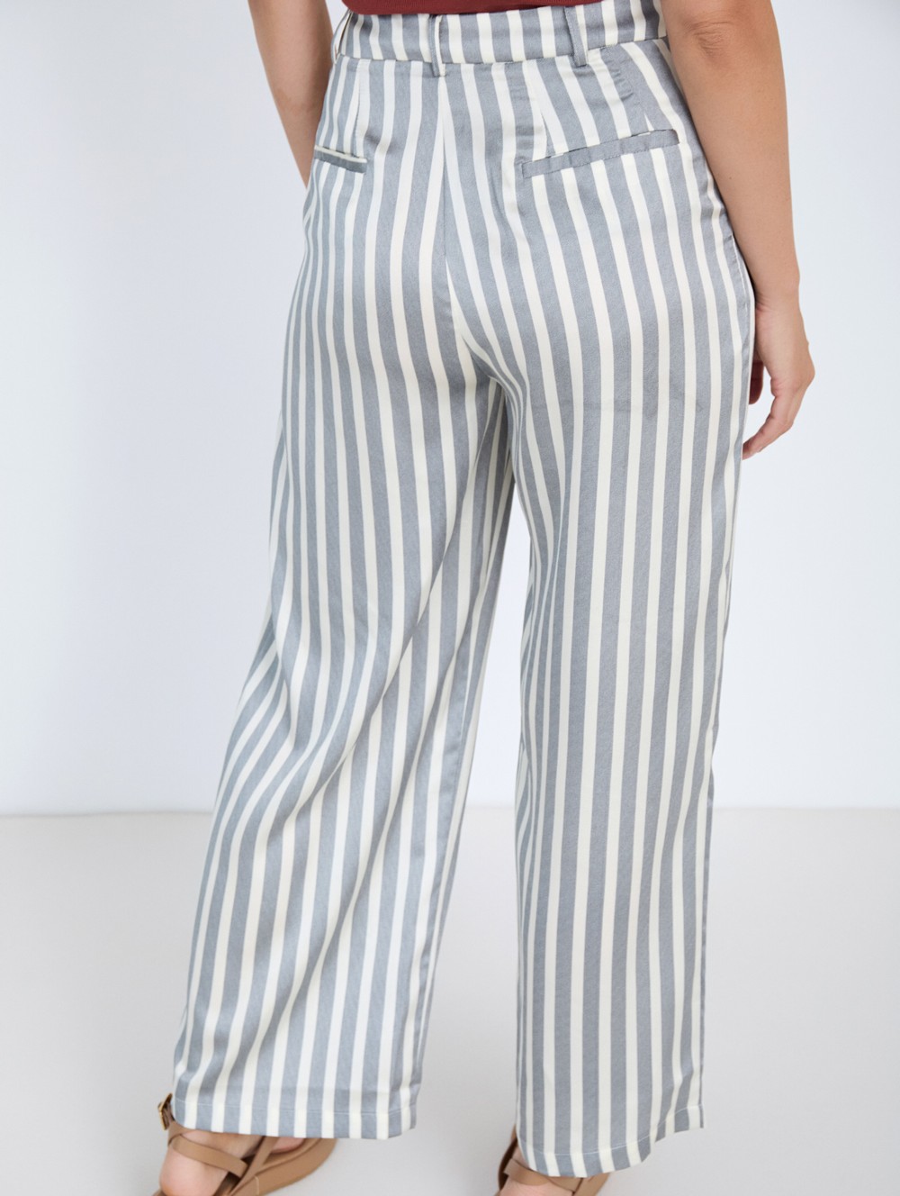 Pantalón satinado rayas