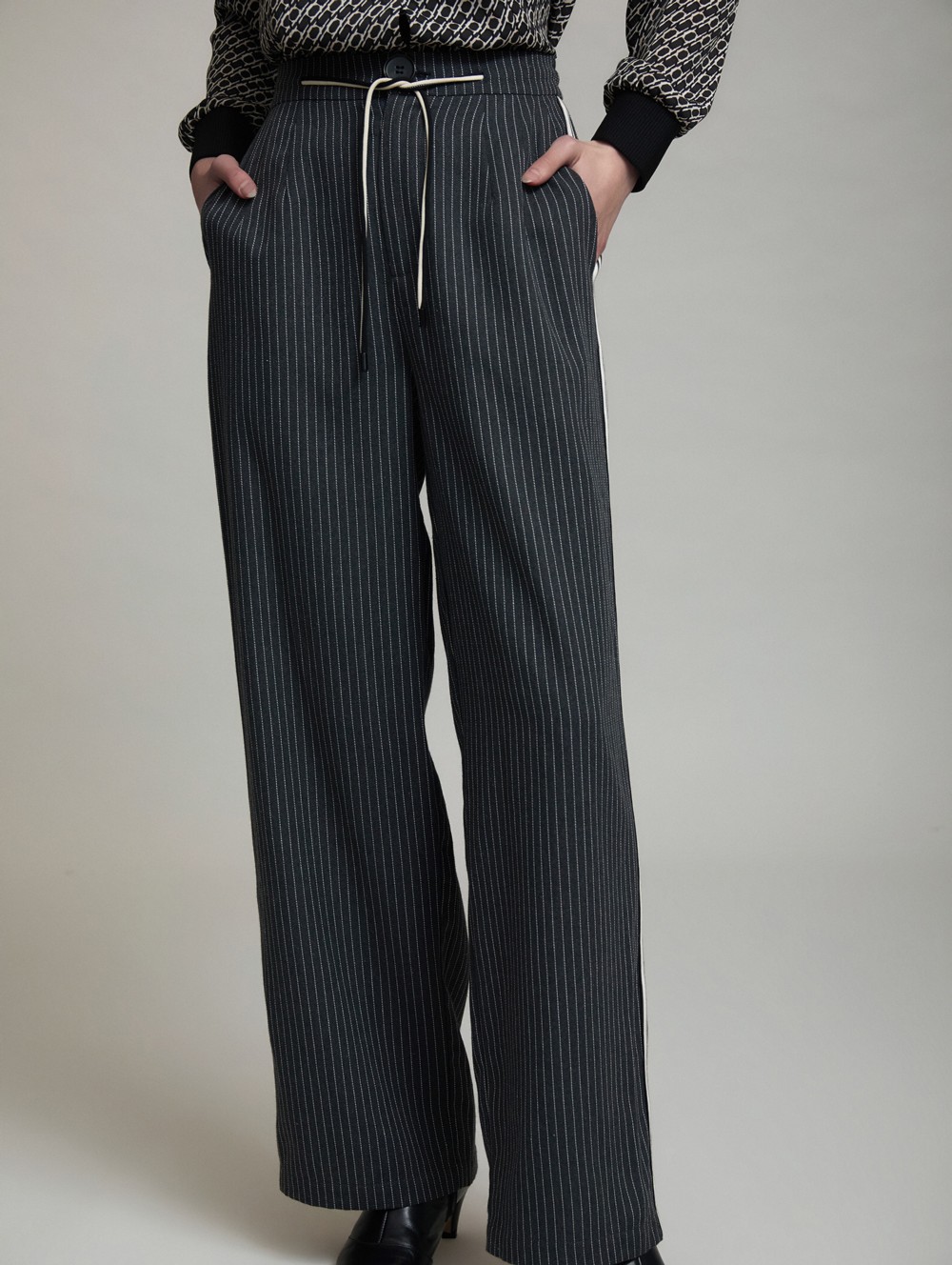 Pinstripe trousers with side ribbon