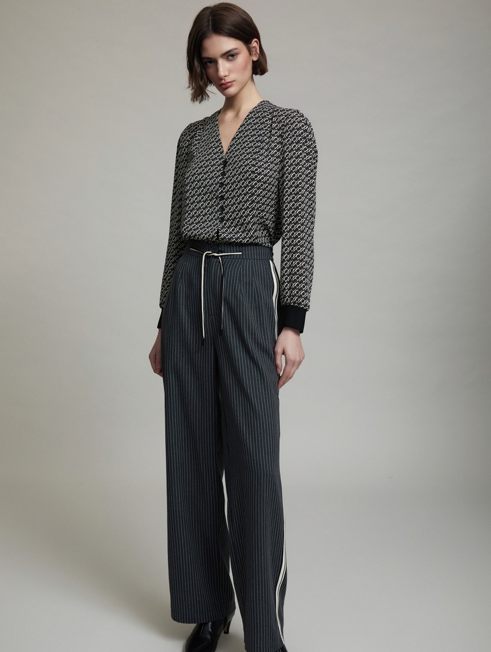 Pinstripe trousers with side ribbon