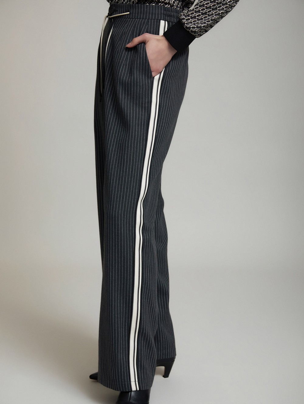 Pinstripe trousers with side ribbon