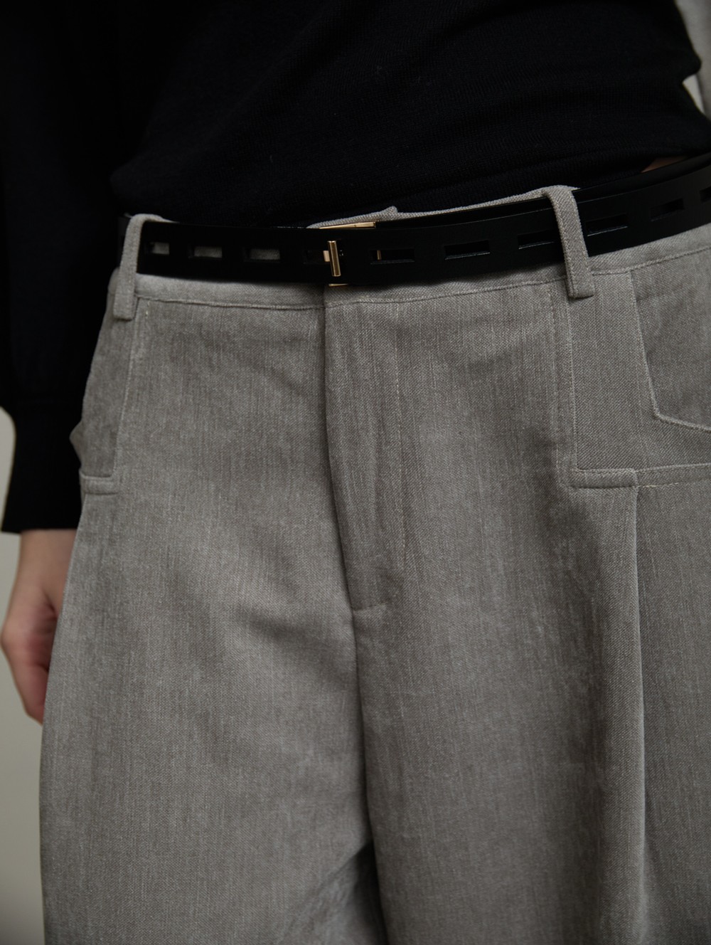 Cut-out leather belt