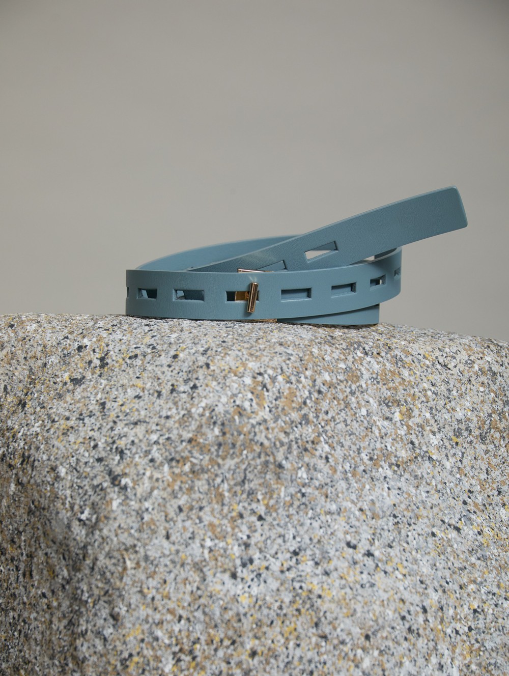 Cut-out leather belt