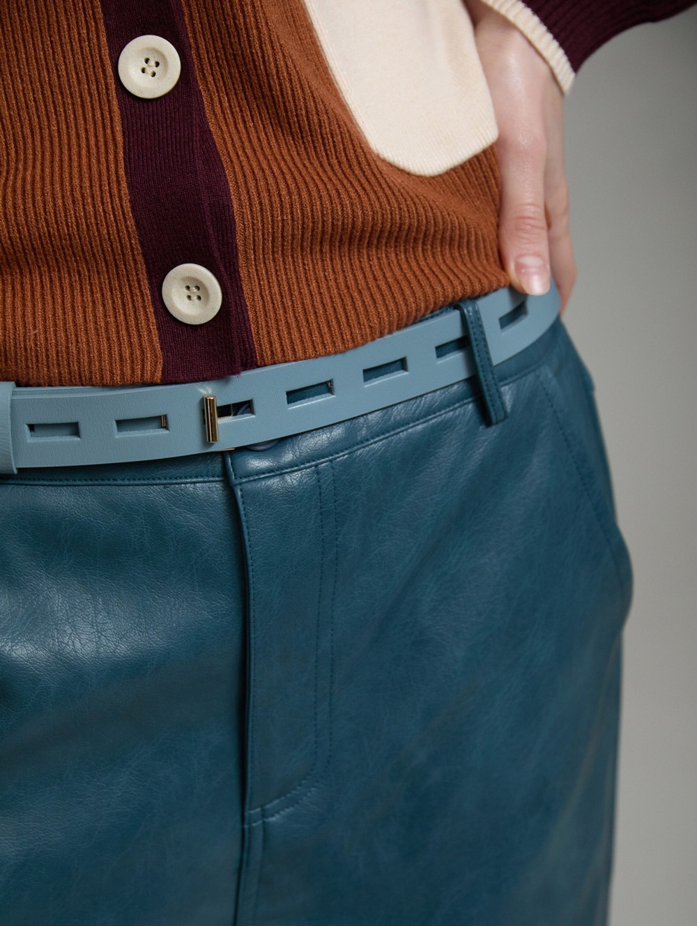 Cut-out leather belt