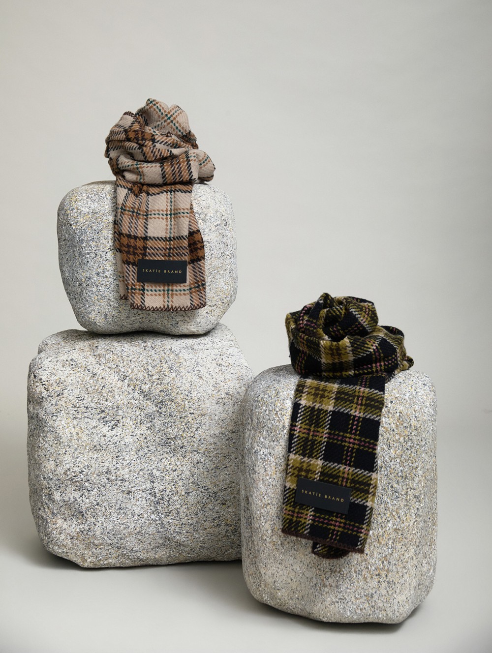 Checked jacquard knit scarf