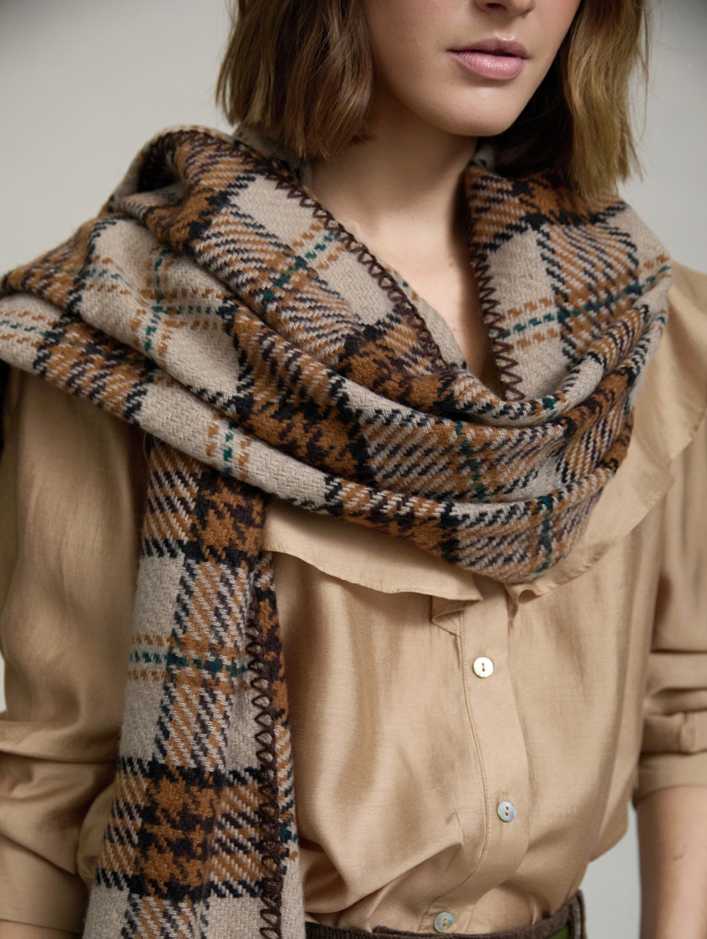 Checked jacquard knit scarf