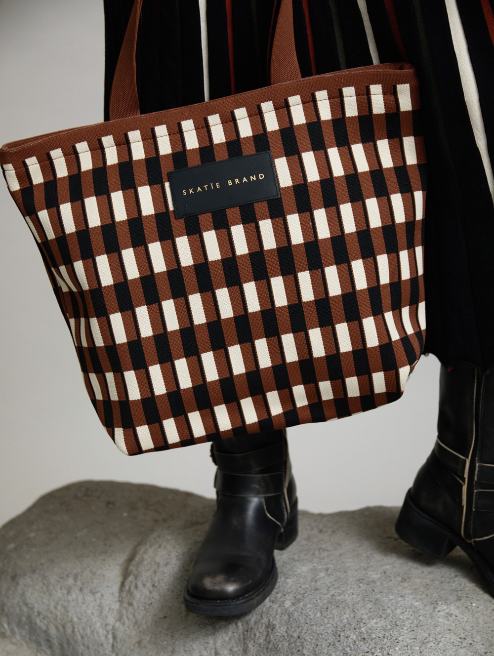 Geometric jacquard tote bag