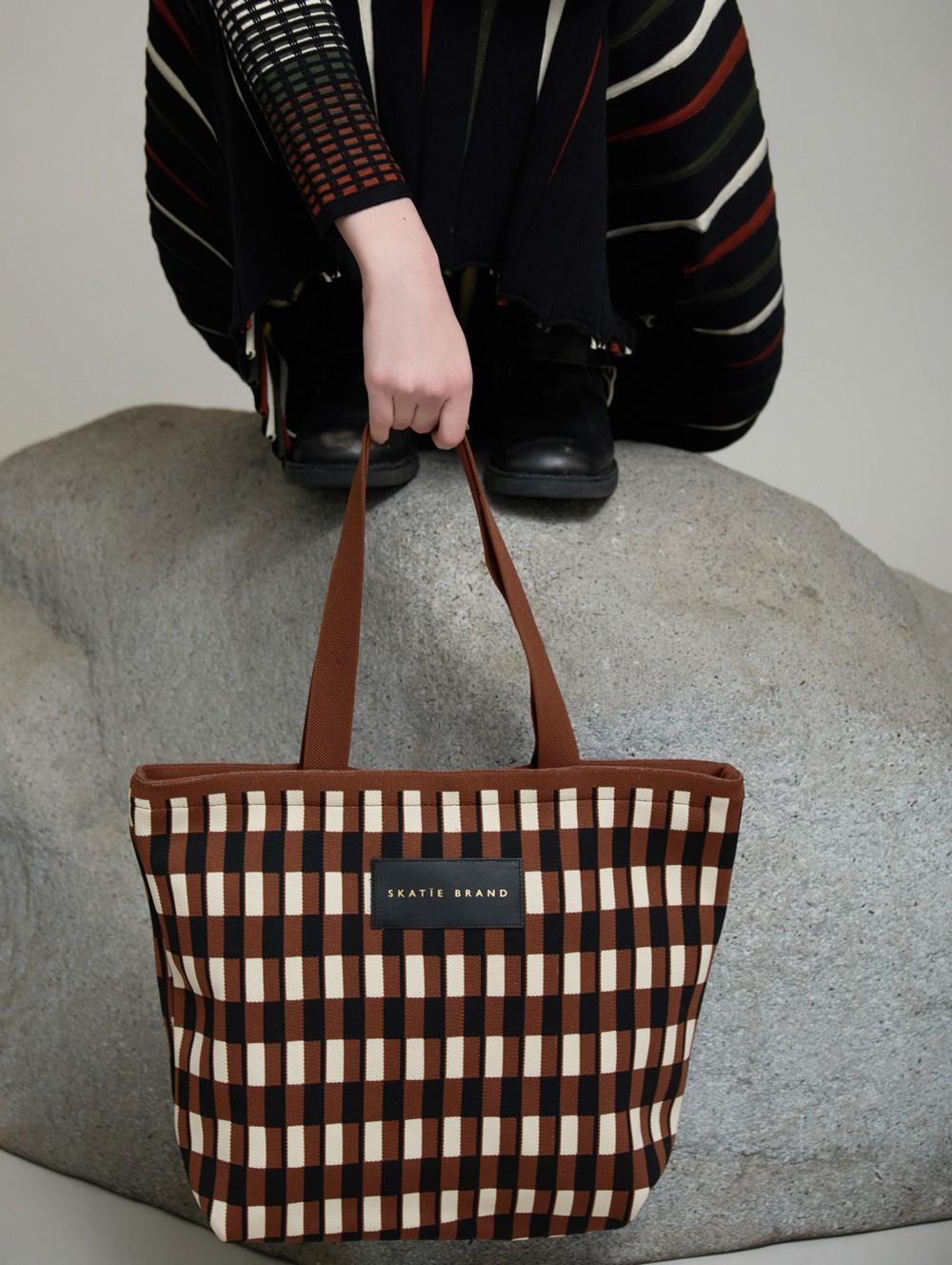 Geometric jacquard tote bag