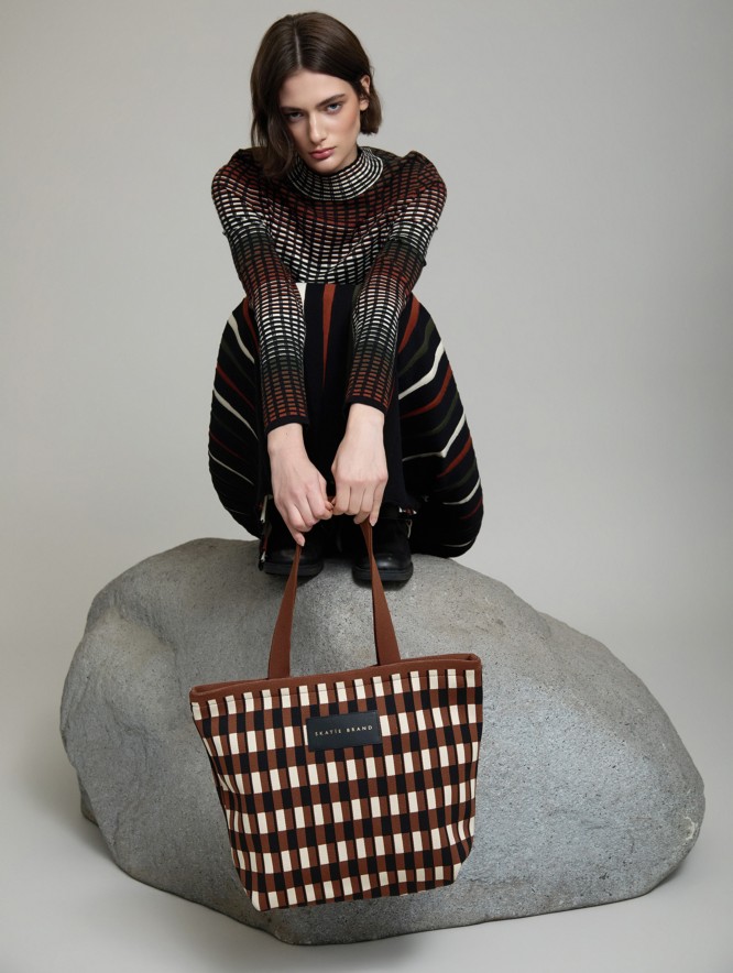 Geometric jacquard tote bag