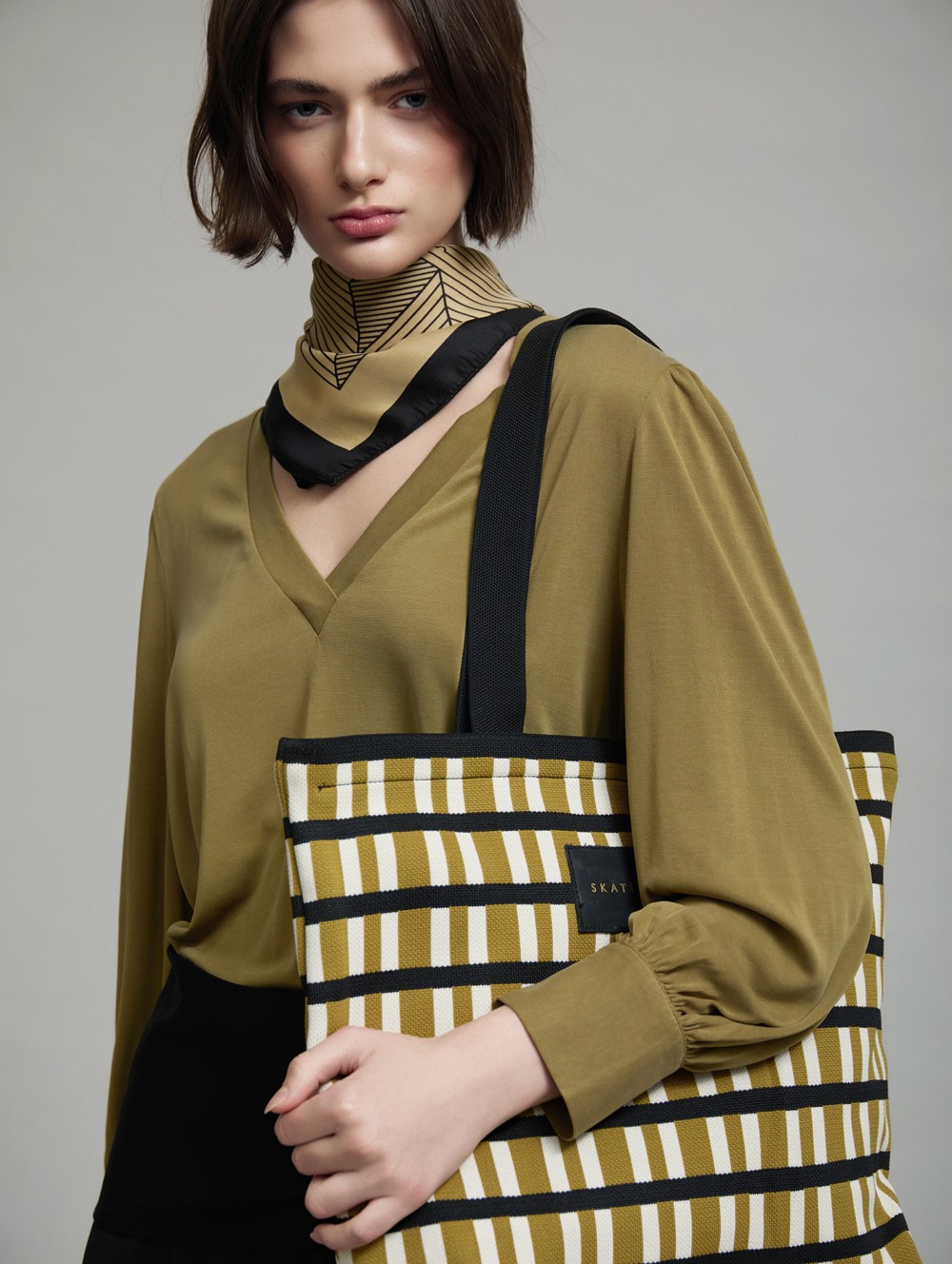 Geometric jacquard tote bag